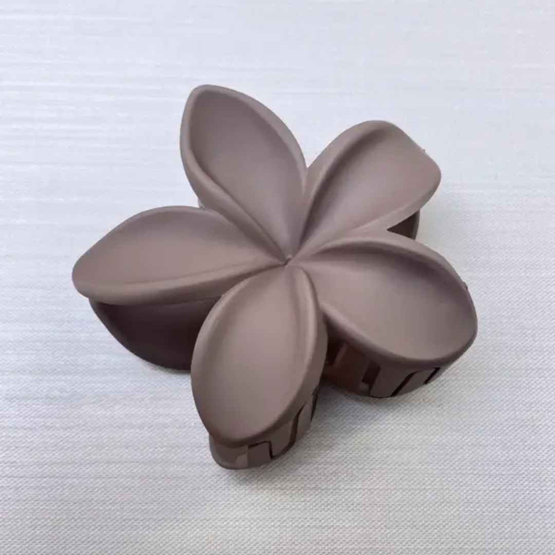 مشبك شعر على شكل وردة
