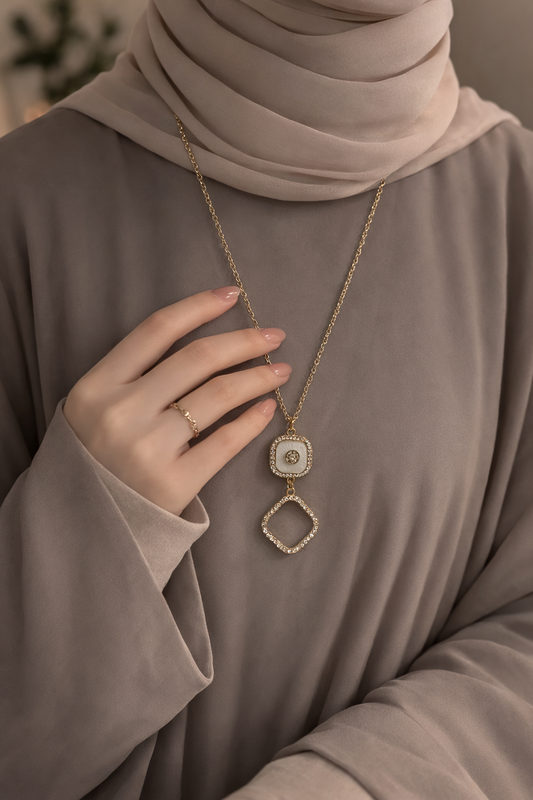 قلادة ستاتي لون ذهبي