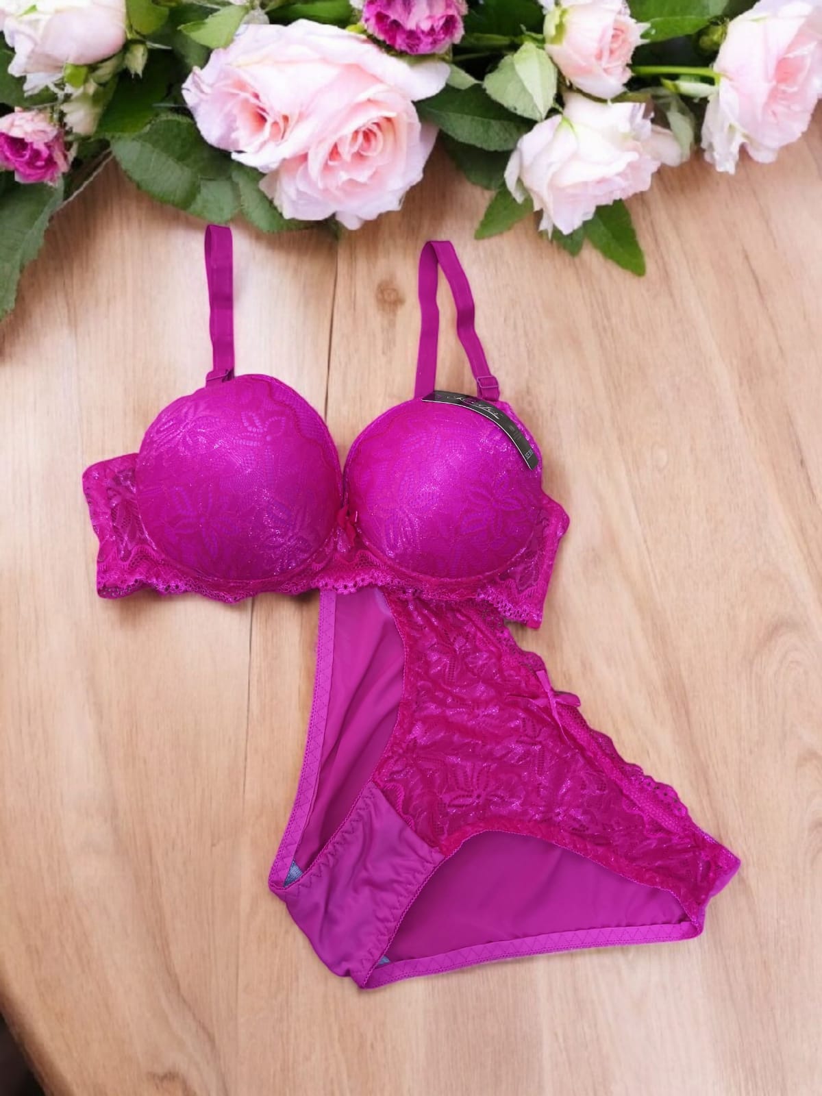 طقم عرايسي دانتيل بوش 4 أطقم