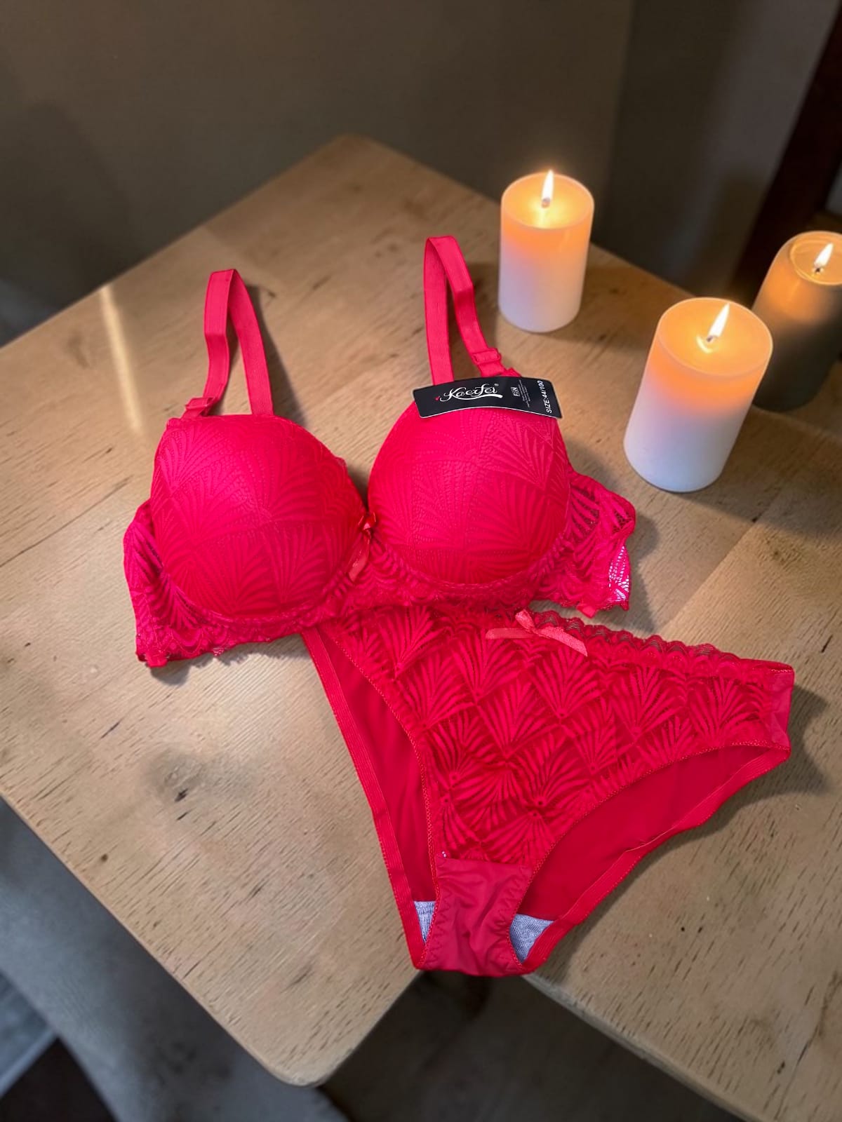 طقم عرايسي دانتيل بوش 4 أطقم