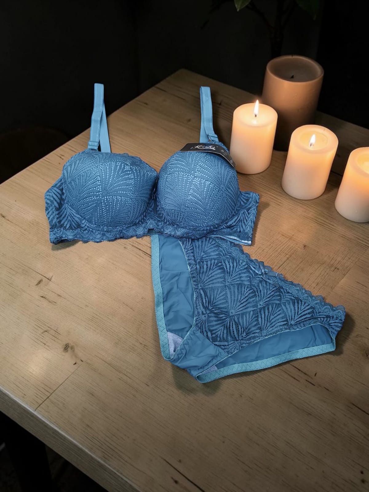 طقم عرايسي دانتيل بوش 4 أطقم