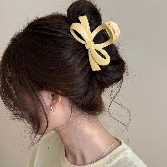 مشبك شعر على شكل ربطة