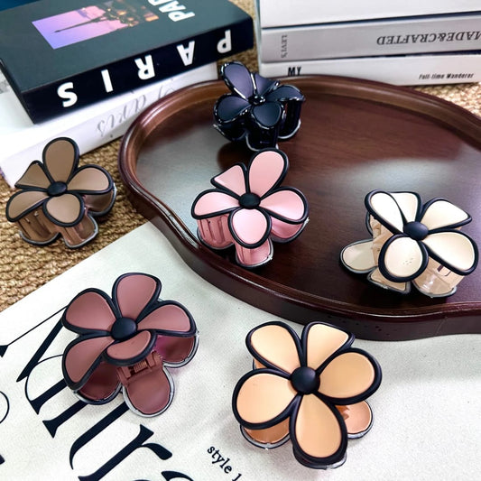 مشبك شعر على شكل وردة