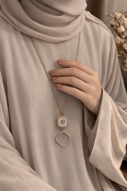قلادة ستاتي لون ذهبي